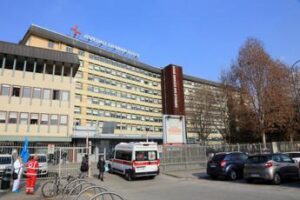 Torino, bimba di 2 anni muore dopo essere stata investita nel parcheggio di un ospedale