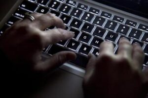 Allarme dark web: come e quanto costano le droghe, le sim illegali e i dati rubati