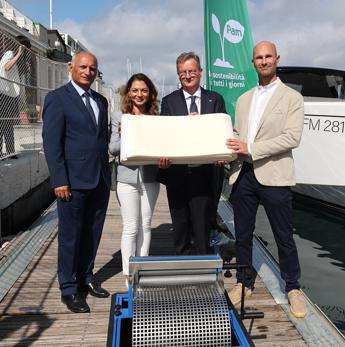 Ambiente, Pam Panorama consegna a Trieste uno strumento per prevenire, assorbire e stoccare gli idrocarburi sversati nelle acque del porto