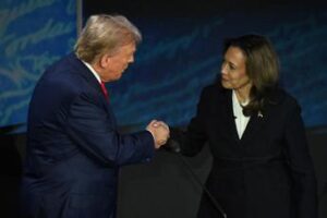Harris-Trump, dibattito tv si apre con stretta di mano: il ‘Var’