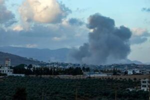 Israele bombarda il sud del Libano: “Distrutti centinaia di razzi pronti al lancio”