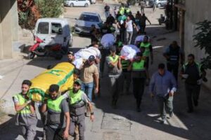 Libano, “700 morti” in raid Israele. Macron: “No a nuova Gaza, Netanyahu non rifiuti accordo”