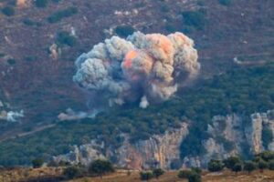 Libano, pioggia di fuoco contro Hezbollah. Israele ai libanesi: “Fuggite”
