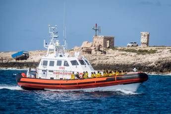 Migranti, recuperati in mare a Lampedusa tre corpi: due sono bambini