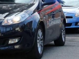 Milano, donna accoltellata in strada ad addome e gola: è grave