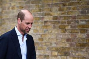 Nuovo look per William, il principe torna agli impegni pubblici con la barba