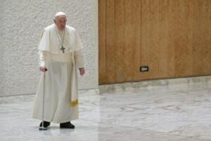 Papa Francesco ha l’influenza: “Annullate le udienze di oggi”