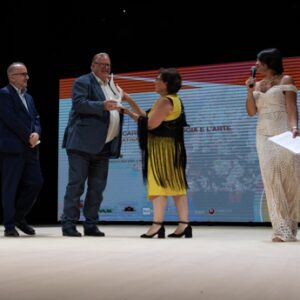 Siena, mecenate svizzero premiato per il “Sentiero dell’Arte e dell’Anima a Pienza”