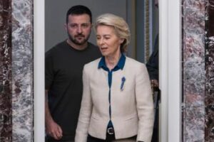 Ucraina, dall’Ue il maxi prestito da 35 miliardi a Kiev: il piano di von der Leyen