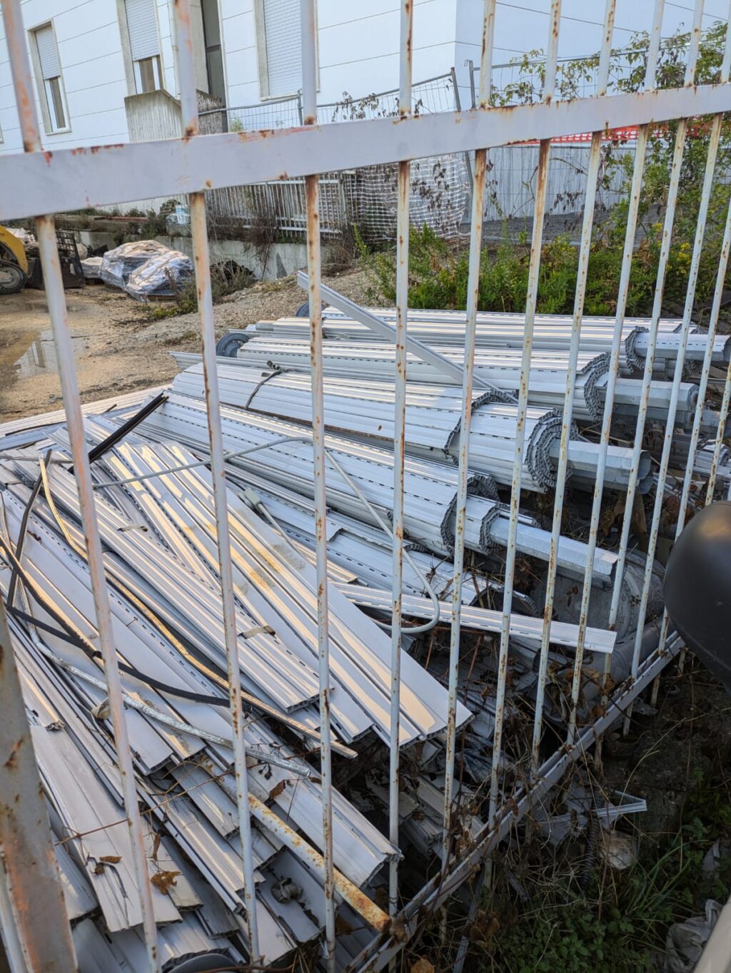 100 giorni di Ferretti, Prospettiva Atri "sindaco specializzato in illusionismo"