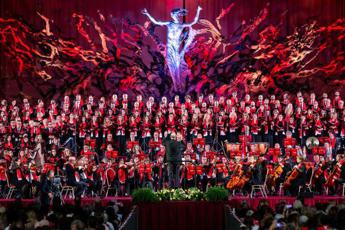 Concerto Con i Poveri 2024: unica data italiana di Hans Zimmer, il 7 dicembre con Mons. Marco Frisina, il Compositore Dario Vero e la violoncellista candidata Grammy Tina Guo