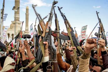 Houthi, il gruppo ‘esce’ dallo Yemen: con la Russia alle spalle è minaccia globale