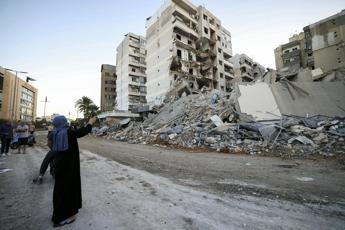 Libano, raid Israele contro la banca di Hezbollah: colpite sedi finanziarie a Beirut