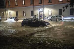 Maltempo sull’Italia: un morto nel Bolognese, evacuazioni nel Reggiano