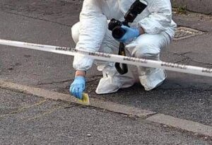 Manfredonia, colpi d’arma da fuoco contro auto in sosta della madre di un magistrato