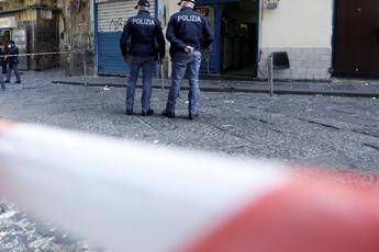 Napoli, due anziani fratelli trovati morti in casa: ipotesi omicidio-suicidio