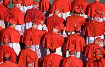 Nuovo Papa, come funziona il Conclave: niente cellulari né tv, clausura assoluta per i cardinali