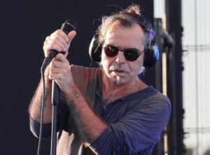 Piero Pelù rinvia il tour: “Continua la mia guerra agli acufeni”