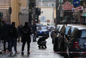 Quindicenne ucciso a Napoli, attesa per l’autopsia: le indagini