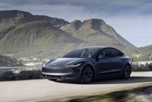 Tesla Model 3 con sempre più autonomia