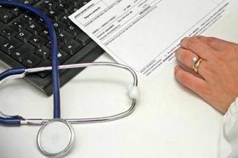 Tumori, l’indagine: oncologi costretti a fare i burocrati per il 40% del tempo