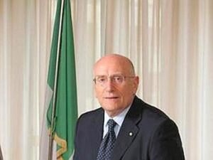 Vattani: “Manunzio e Jobs? Nei libri nessun errore, nello smartphone di tutto”