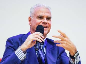 Zangrillo insultato a festa Pd, Meloni: “Abbassare i toni”