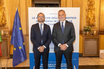 Cappellacci (FI): “Italia in prima linea nel contrastare antibiotico-resistenza”