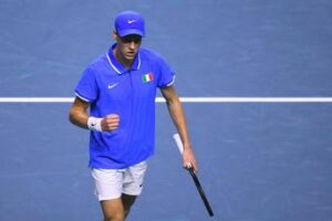 Coppa Davis, Sinner batte De Minaur: Italia-Australia 2-0, azzurri in finale