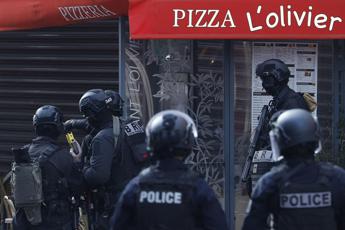 Francia, si barrica nel ristorante con 4 ostaggi. Liberati dopo alcune ore