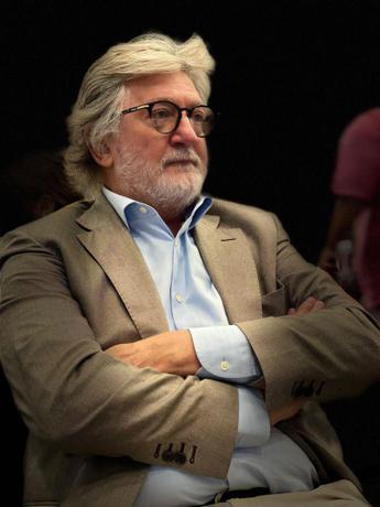 La lavorazione dell’acciaio e del legno sono diventate arte a Longarone, alla miglior fiera europea di settore: ‘Arredamont’. Railz (Eurolls): ‘con gli oggetti garlic, rendiamo l’acciaio eterno’