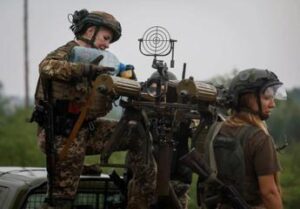 Le Streghe di Bucha, nelle foreste di Kiev per abbattere droni russi: “Non ci arrenderemo”