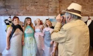 Presentato “DIAKRONICA – Bellezza nel tempo”: Il calendario Tricostarc Ets 2025 con gli scatti di Italo Zannier