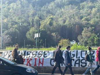 Roma-Bologna, lo striscione di contestazione: “Promesse gloriose, Friedkin cantastorie”