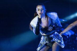 Sanremo, parte il toto nomi Big. Voci su Annalisa co-conduttrice