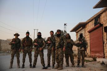 Siria, ribelli prendono Aleppo: coprifuoco, civili in fuga. L’Onu avvia l’evacuazione