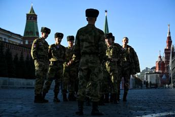 Ucraina, centinaia di yemeniti reclutati dalla Russia: “Ingannati dagli Houthi”