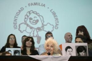 Argentina, ritrovato il 138esimo nipote rapito durante la dittatura