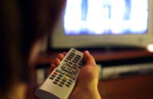 Ascolti tv lunedì 23 dicembre, ‘Cena di Natale’ vince con il 20,5% di share