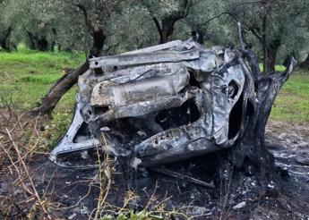Auto finisce fuori strada e prende fuoco, morte due ragazze a Catanzaro