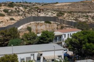 Bambina sopravvissuta a naufragio, procuratrice minori: “Natale in comunità per Yasmine”