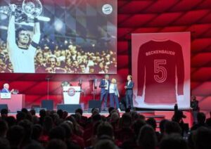 Bayern Monaco ritira maglia numero 5, l’omaggio al ‘Kaiser’ Beckenbauer
