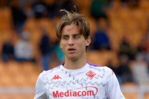 Bove, Fiorentina: “Sta bene, ha convinto compagni a giocare mercoledì”