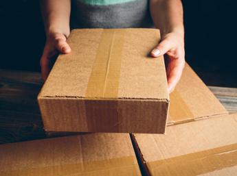 Carta regalo, scatole e bottiglie: vademecum per la differenziata dopo le Feste