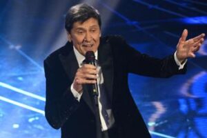 Gianni Morandi compie 80 anni: “Quanta strada abbiamo fatto”