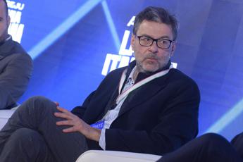 Giorgetti: “Pil in crescita asfittica, ma può arrivare a +0,7%. Manovra non cambia”