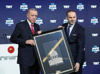 Il mondo si riunisce a Istanbul: appelli per soluzioni globali al TRT World Forum