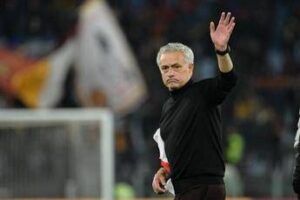 Inter, si complica anche Vieira. E per la panchina spunta Mourinho