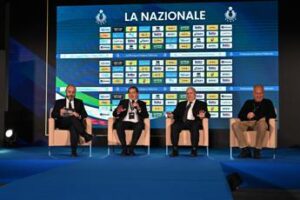 L’Italvolley conferma De Giorgi e Velasco fino al 2028: “Possiamo vincere ancora”