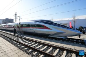 La Cina presenta i prototipi del treno ad Alta Velocità più veloce del mondo: CR450